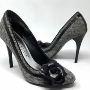 White House Black Market Elegant Black and Cream herringbone Flower accent pumps